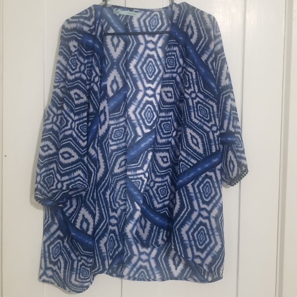 🌹Maurice's Large/XL Blue and White Flowy Kimono